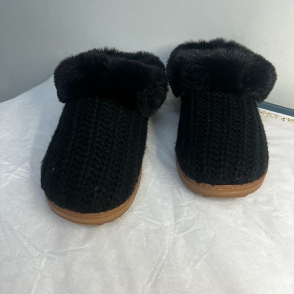 Dearfoams Black Faux Fur Slippers - Picture 2 of 4